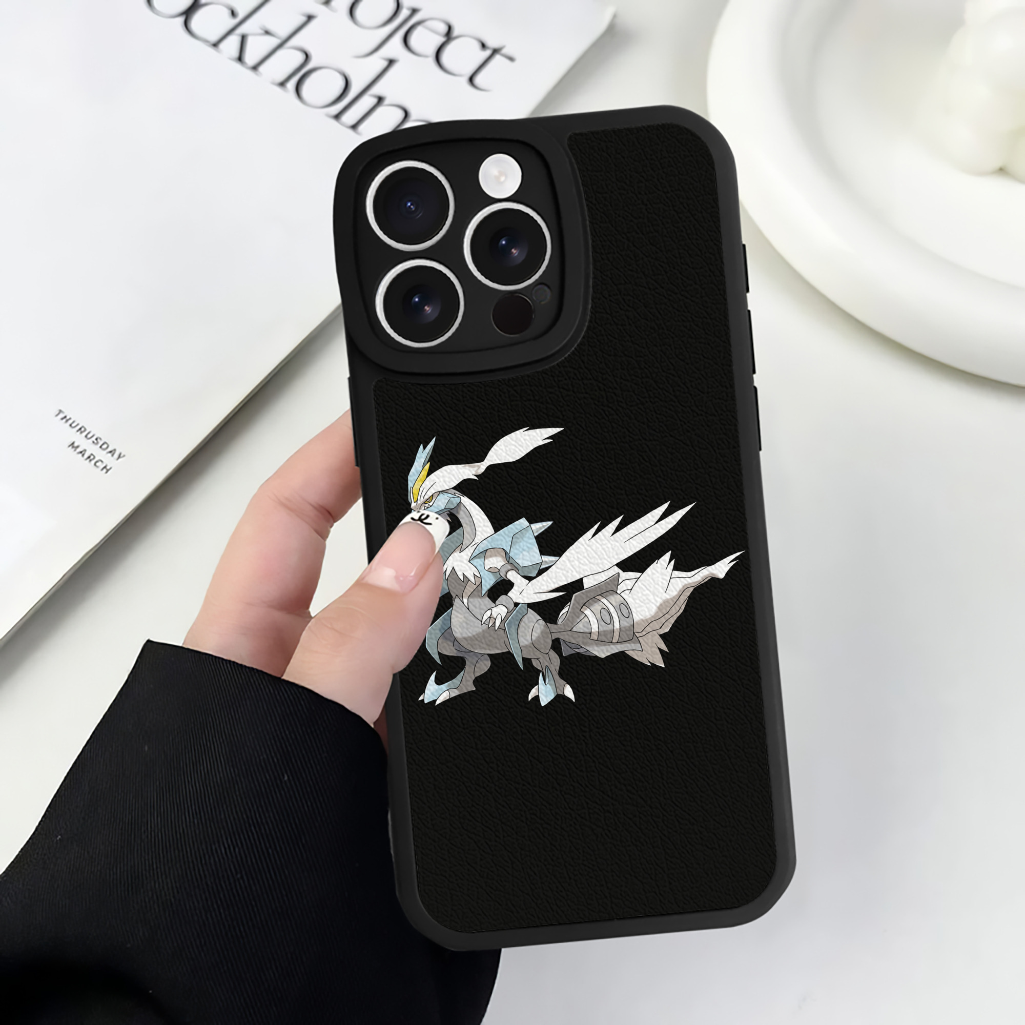 （画像用） ポケットモンスター Pokémon 【iPhone 16シリーズ対応】シリコンスマホケース（レザー調） 材質：シリコン